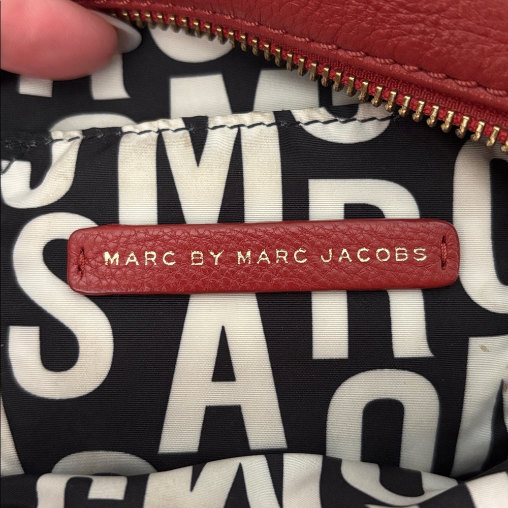 Marc Jacob’s Classic Q Cara Red Leather Crossbody - Picture 6 of 6